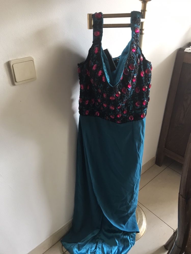 Vestido lindissimo com pedraria novo com etiqueta