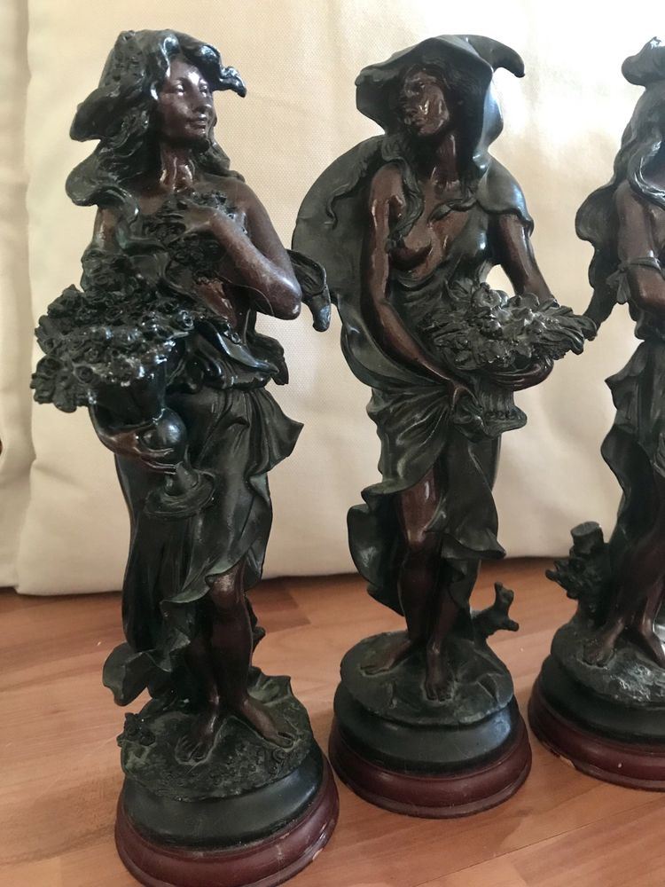 Quatro estatuetas imitar bronze representam as 4 estações do ano