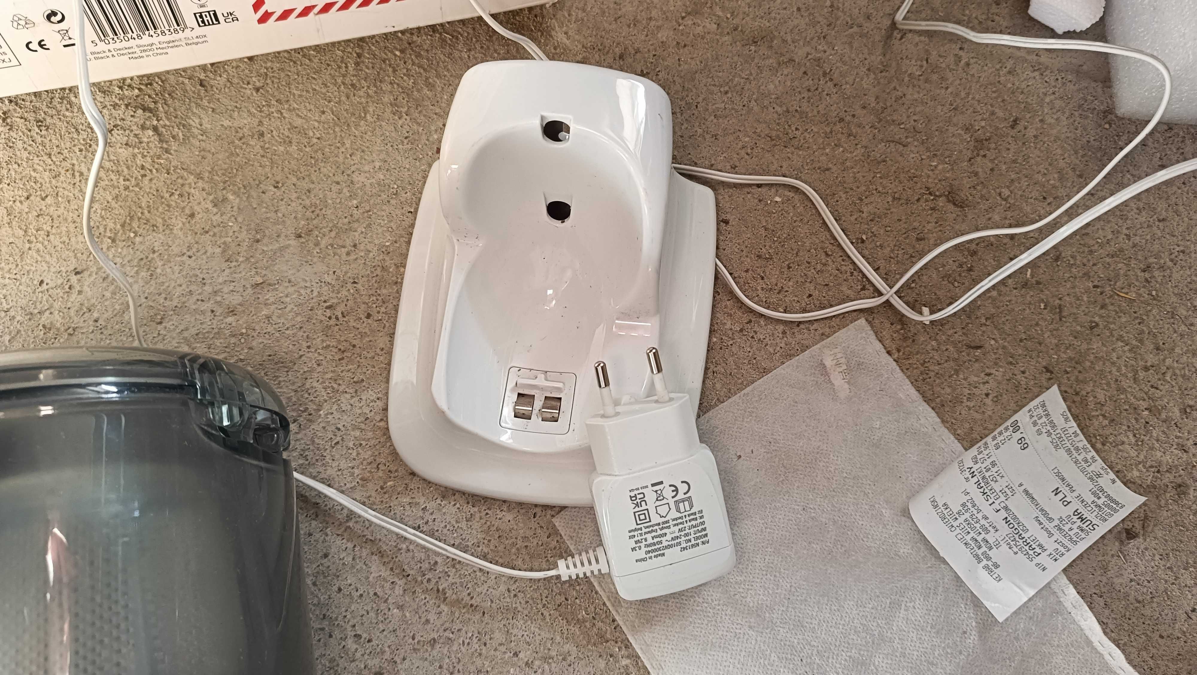 Odkurzacz ręczny bezprzewodowy Black Decker Pivot na części? ładowarka