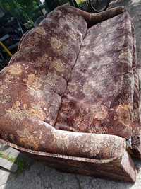 Продам старенький диван
