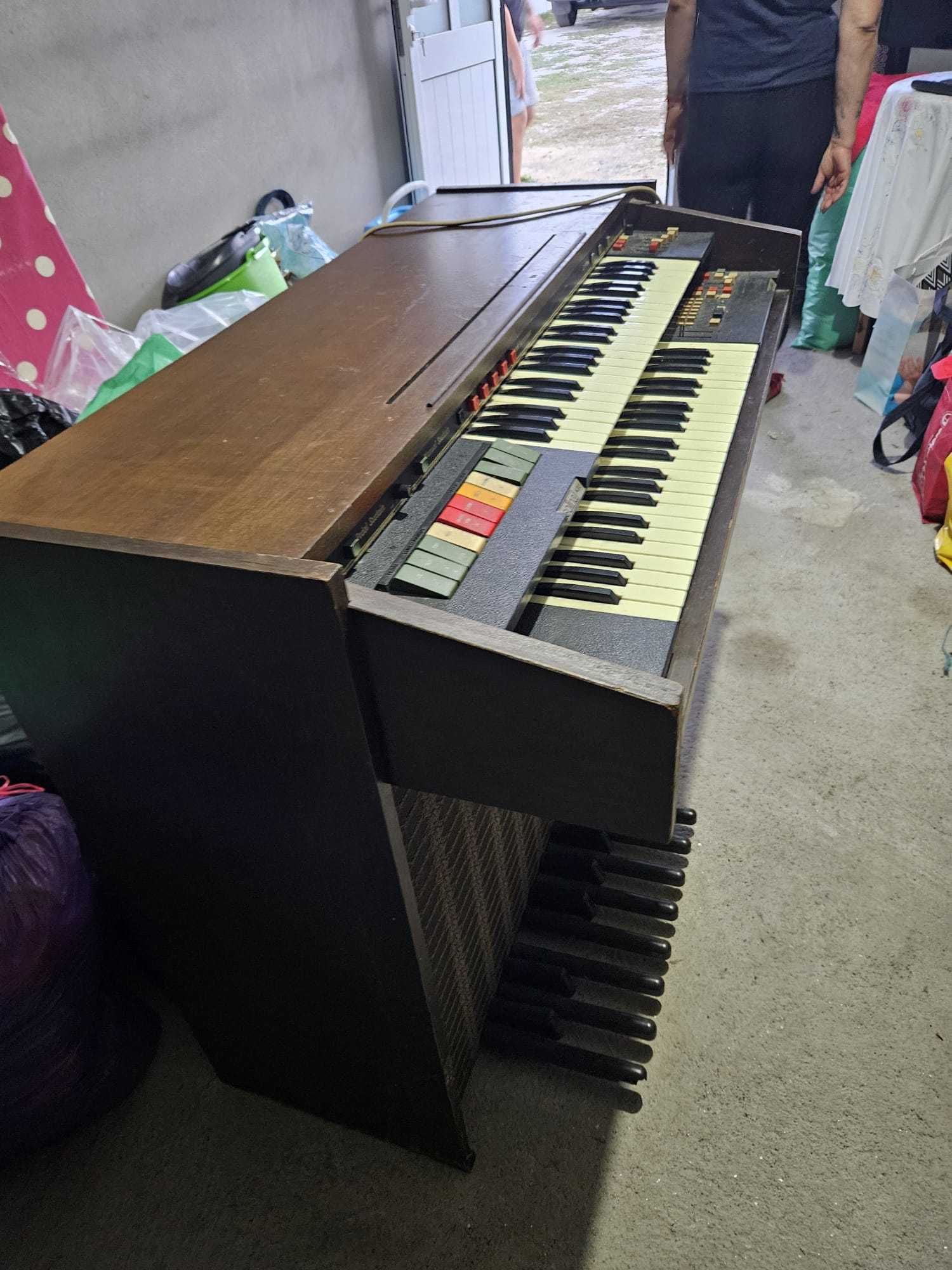 Piano solica como novo