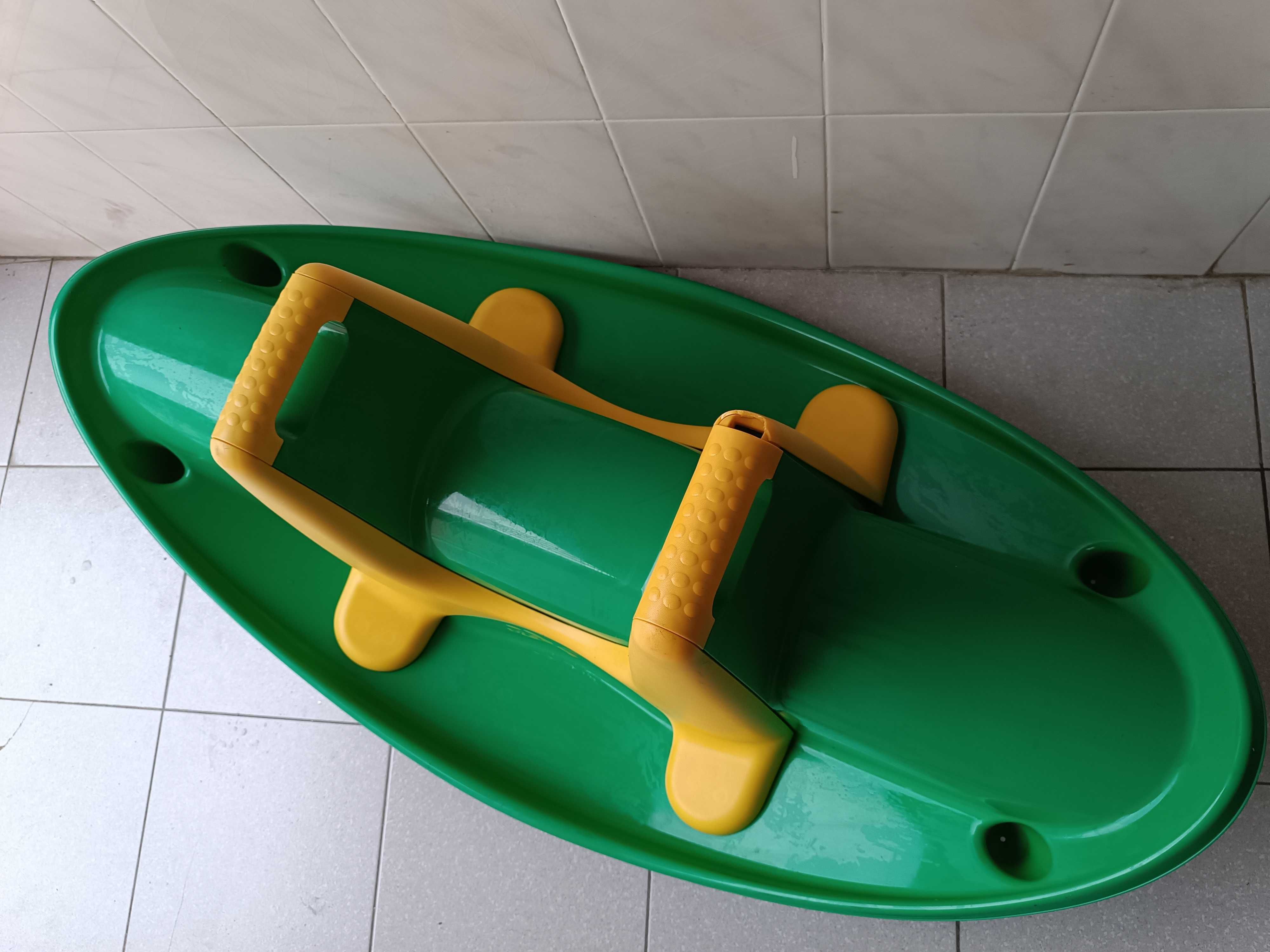 Baloiço duplo ou triplo com apoio para pés e pega dupla