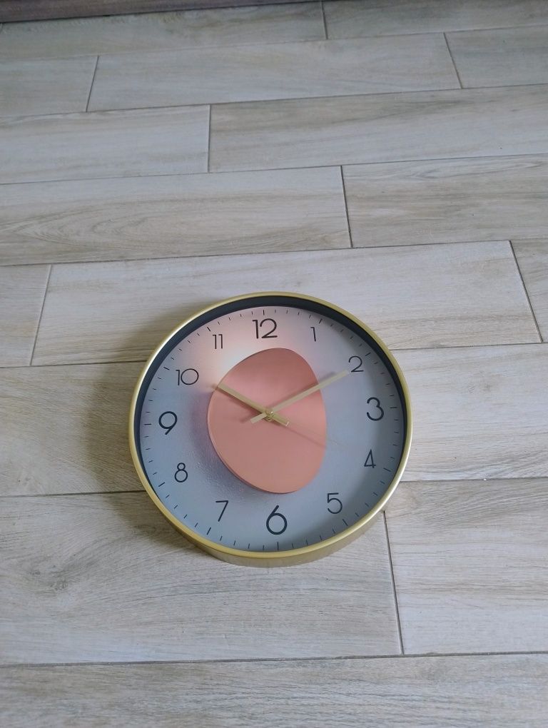 Zegar ścienny Nowoczesne  chichy bez tykania 30cm.