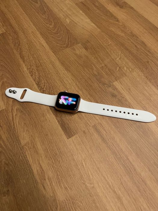 Idealny Apple Watch serii SE 40 mm GOLD w PERFEKCYJNY! 97% bateria