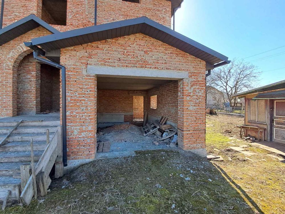 Продається 2-поверховий новозбудований будинок.