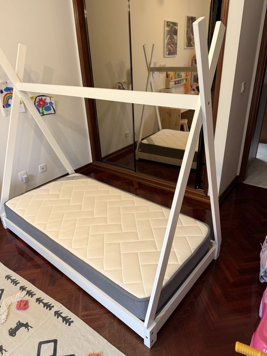 Cama Tipi Montessori Branca c/ colchao  - Nova