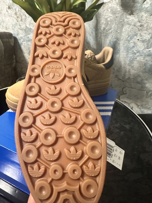 Продаю нові  кросівки adidas оригінал