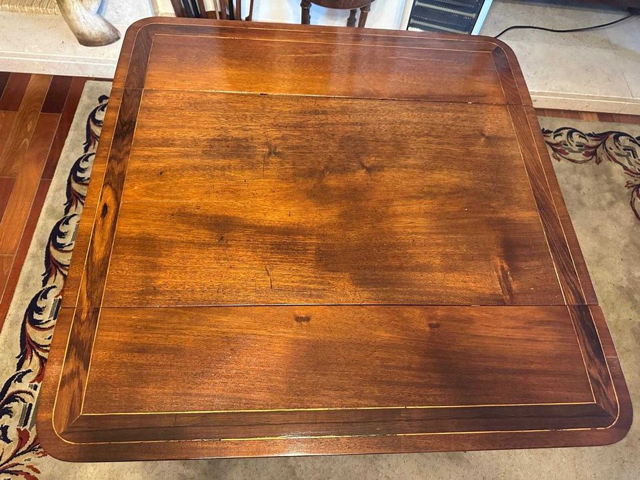 Mesa de Abas , lindíssima, medidas  90 X90 (Fechada) 45 X 90 (Fechada)