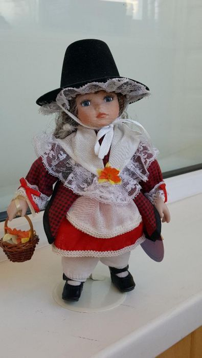 Кукла фарфоровая, подарочная, коллекционная, высота 23 см.