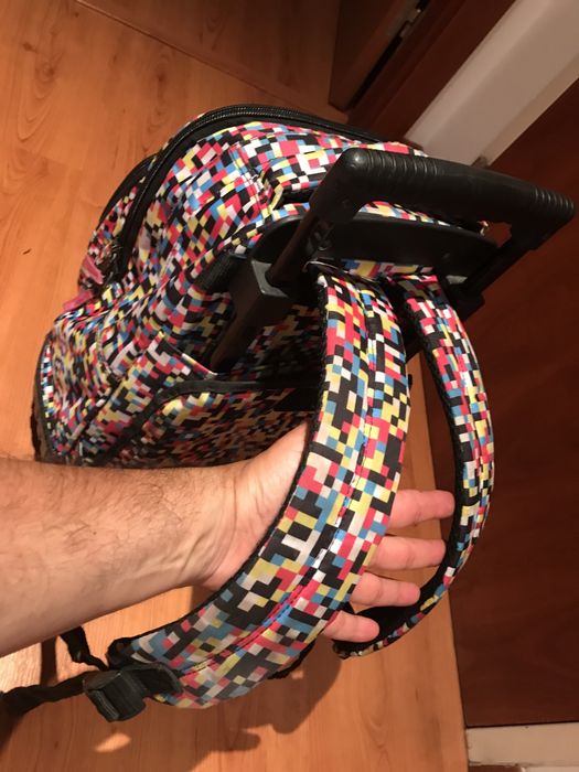 Mochilas   multiusos  com trolei e alcas para por as costas)