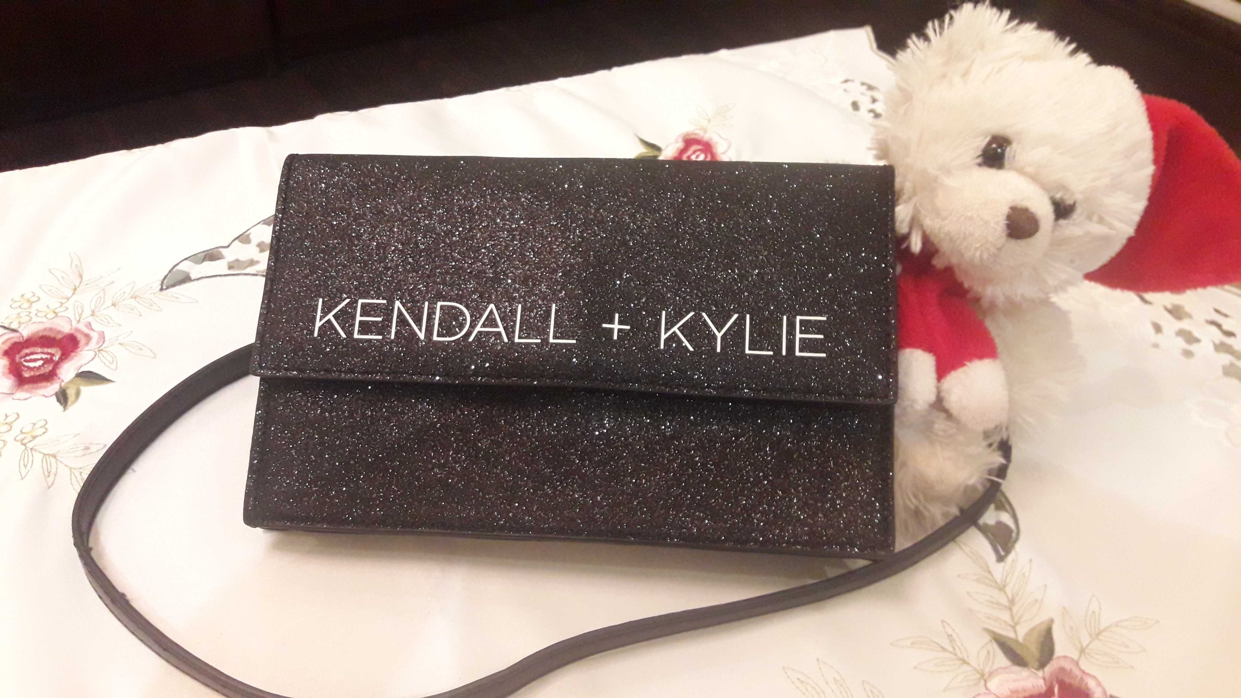 Продам молодіжну жіночу чорну сумку через плечо  Kendall + Kylie