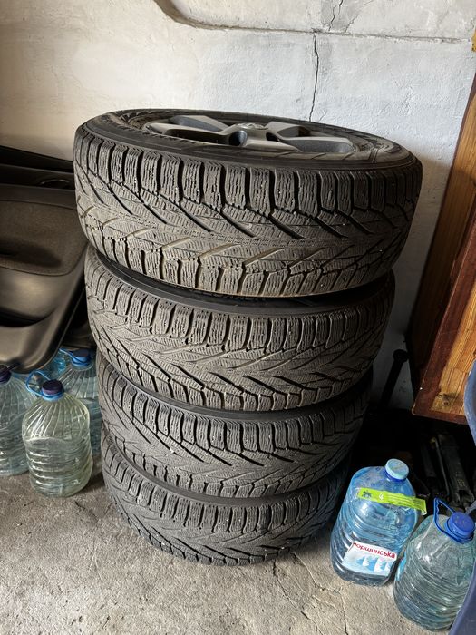 Продам резину 245/65 R17 (SUV) зимняя, шины
