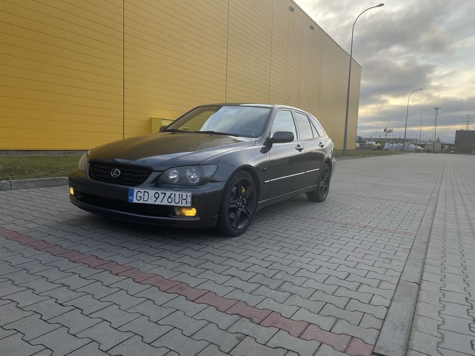 Lexus is 200 sportcross lpg apple carplay