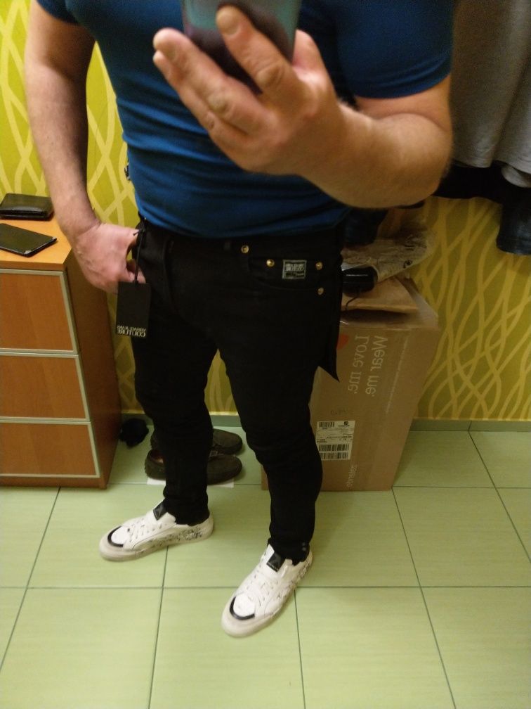 Wyprzedaż spodnie męskie Versace Jeans Couture.