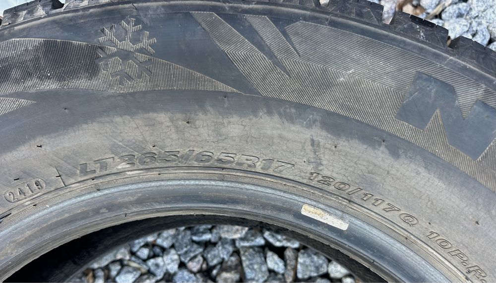 Продам Зимову Гуму NEXEN  Стан НОВОЇ! LT265/65 R17