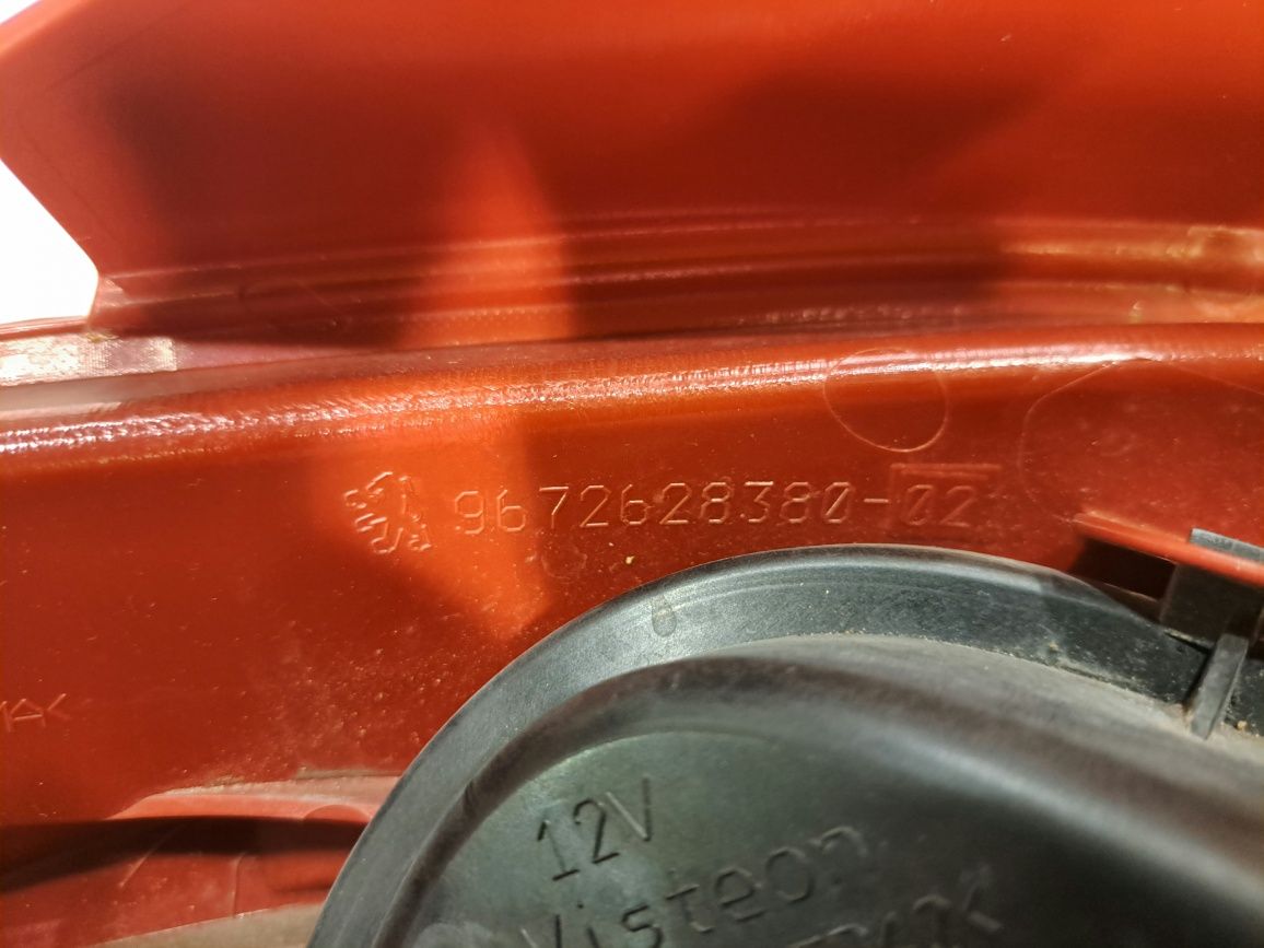 Peugeot 208 Anos 2011/2012/2013/14/15/16/17/18/19 farolim trás direito