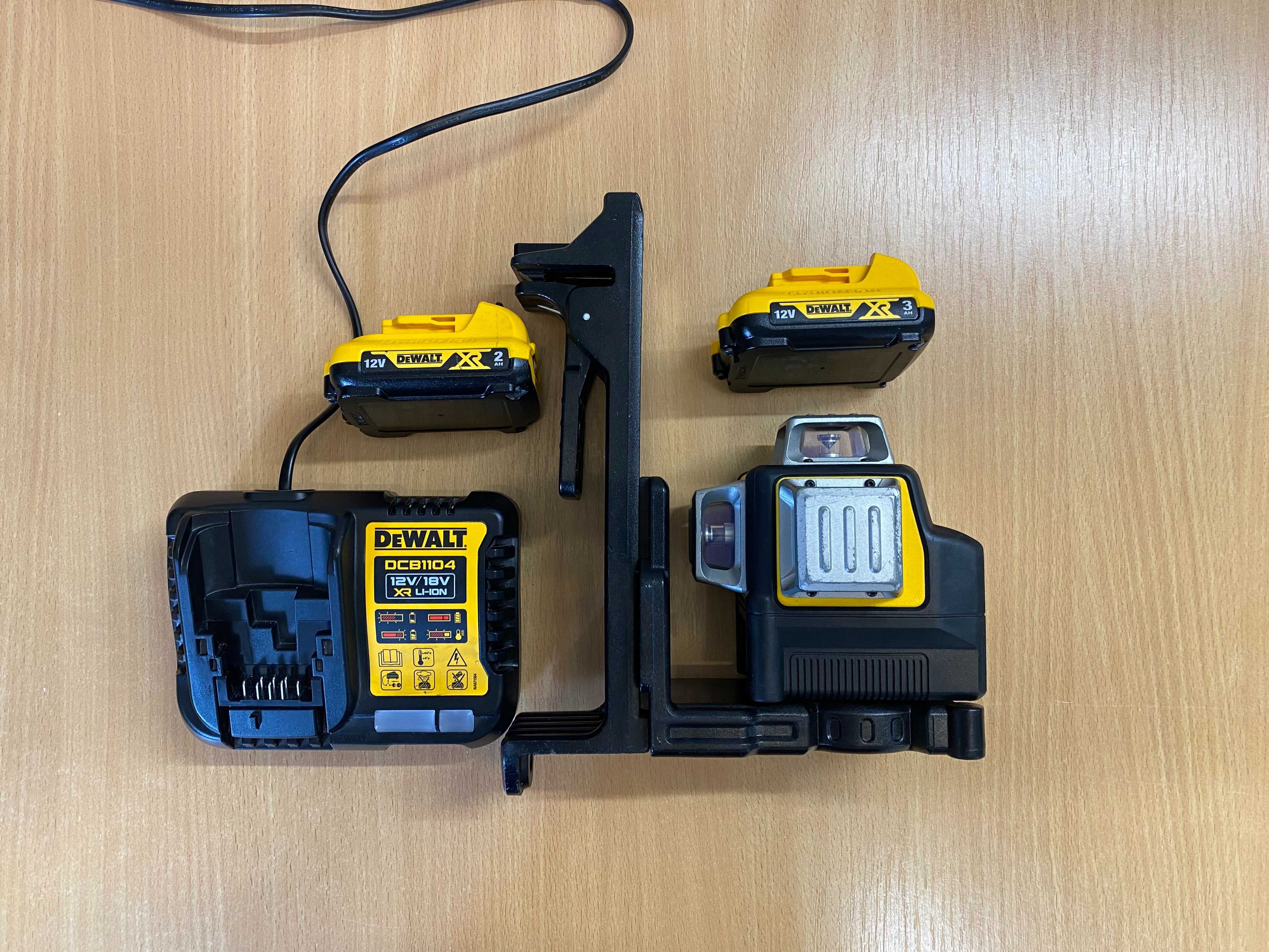 Laser DeWalt DCE089G Laser 3-wiązkowy 3D 360° + 2x Aku DeWalt DCB1104