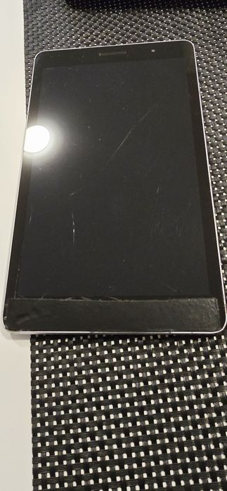 Планшет Huawei в рабочем состоянии