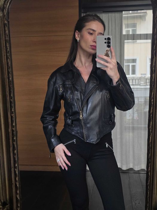 Стильна вінтажна косуха з натуральної шкіри жіноча чорна приталена