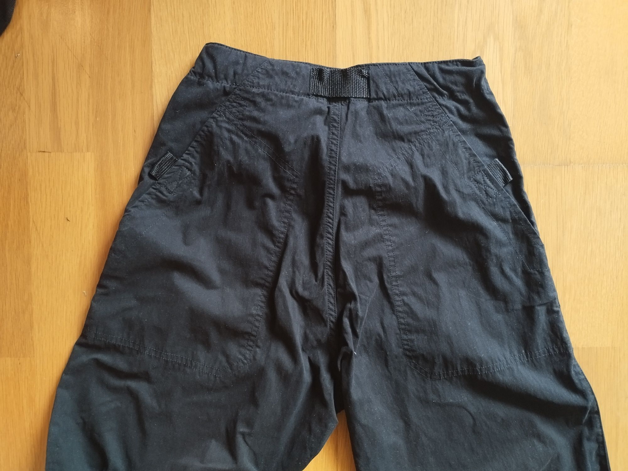 Calças finas pretas L.O.G.G sport XS