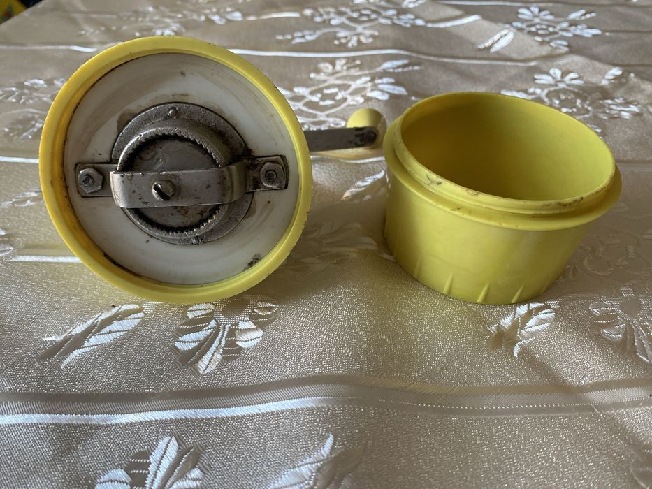 Mlynek do kawy reczny