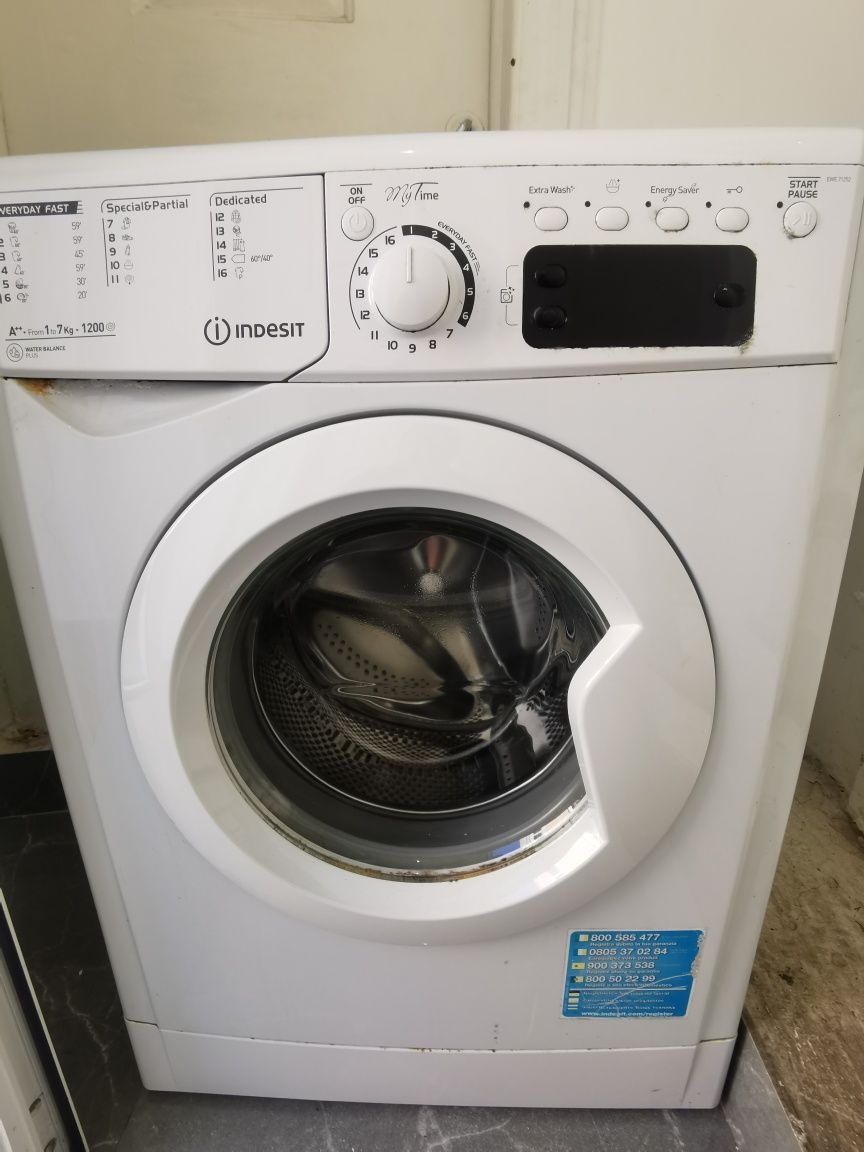Máquina de lavar roupa Indesit