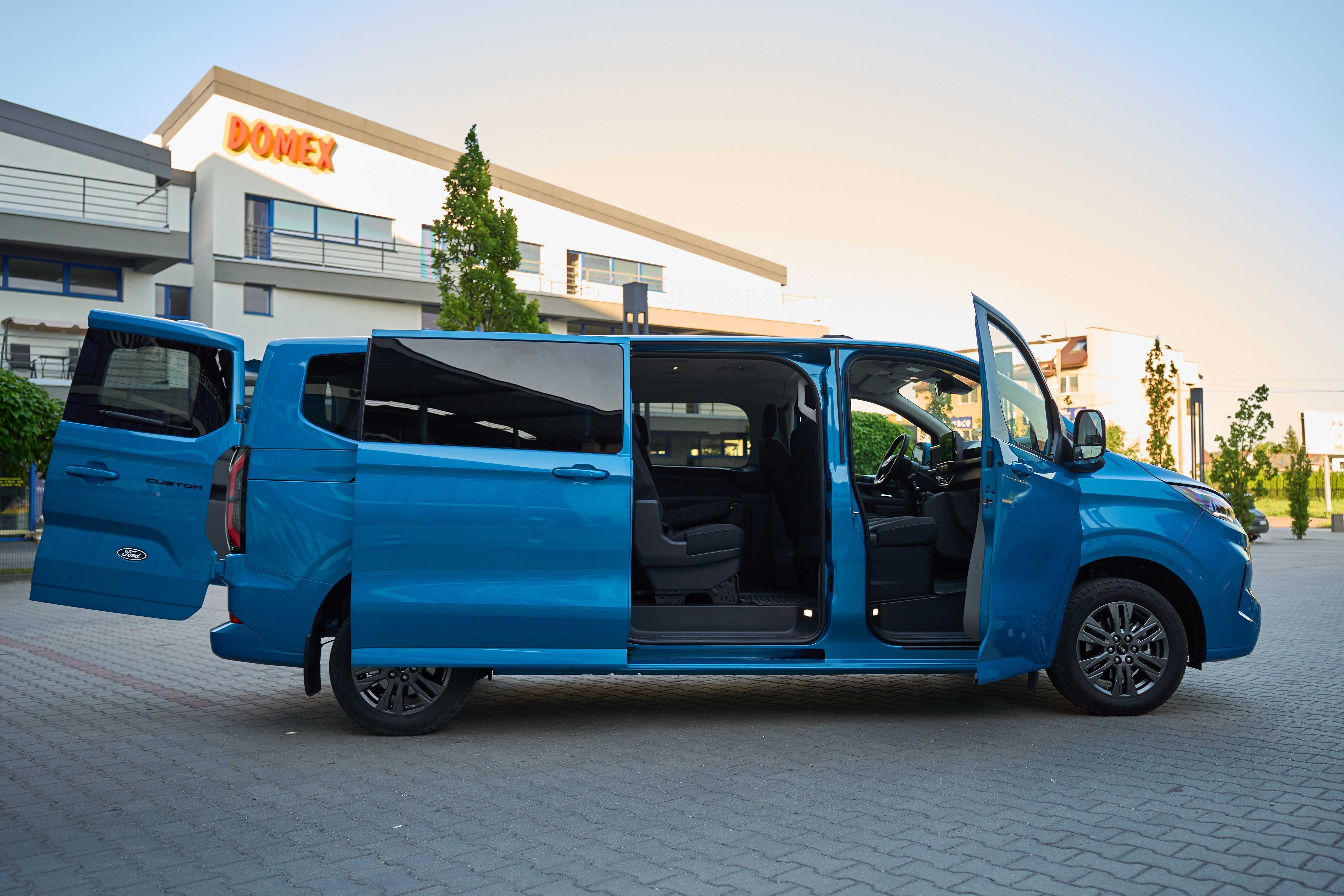 Wynajem Busa 9 osobowego. Ford Transit Custom. MATRIX LED 2025r.