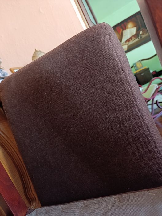 Dwa krzesła jak nowe, praktycznie nie używane.