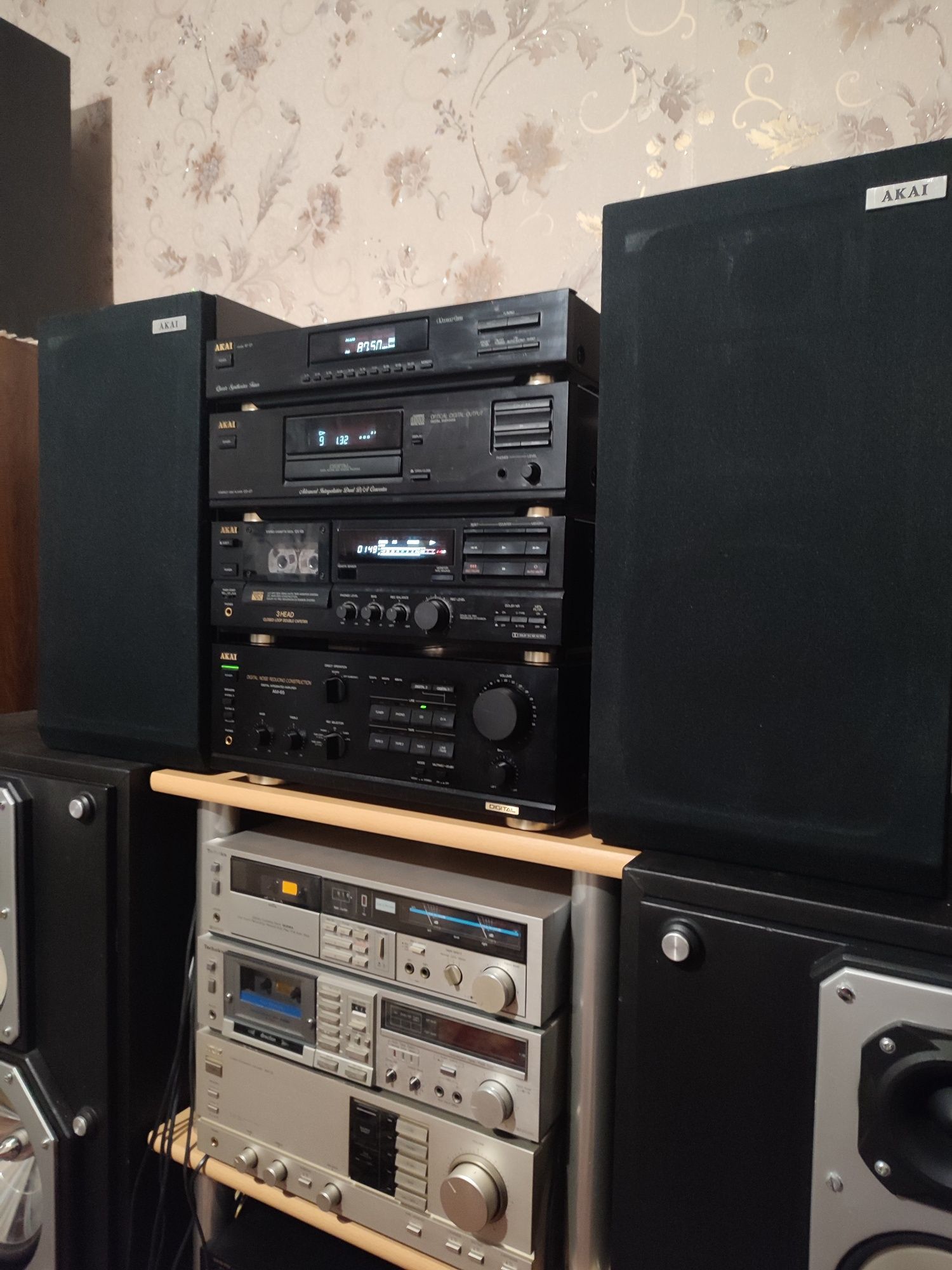 Стойка akai АМ-65.