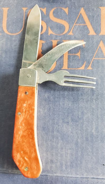 Ножи складные туристические разного вида