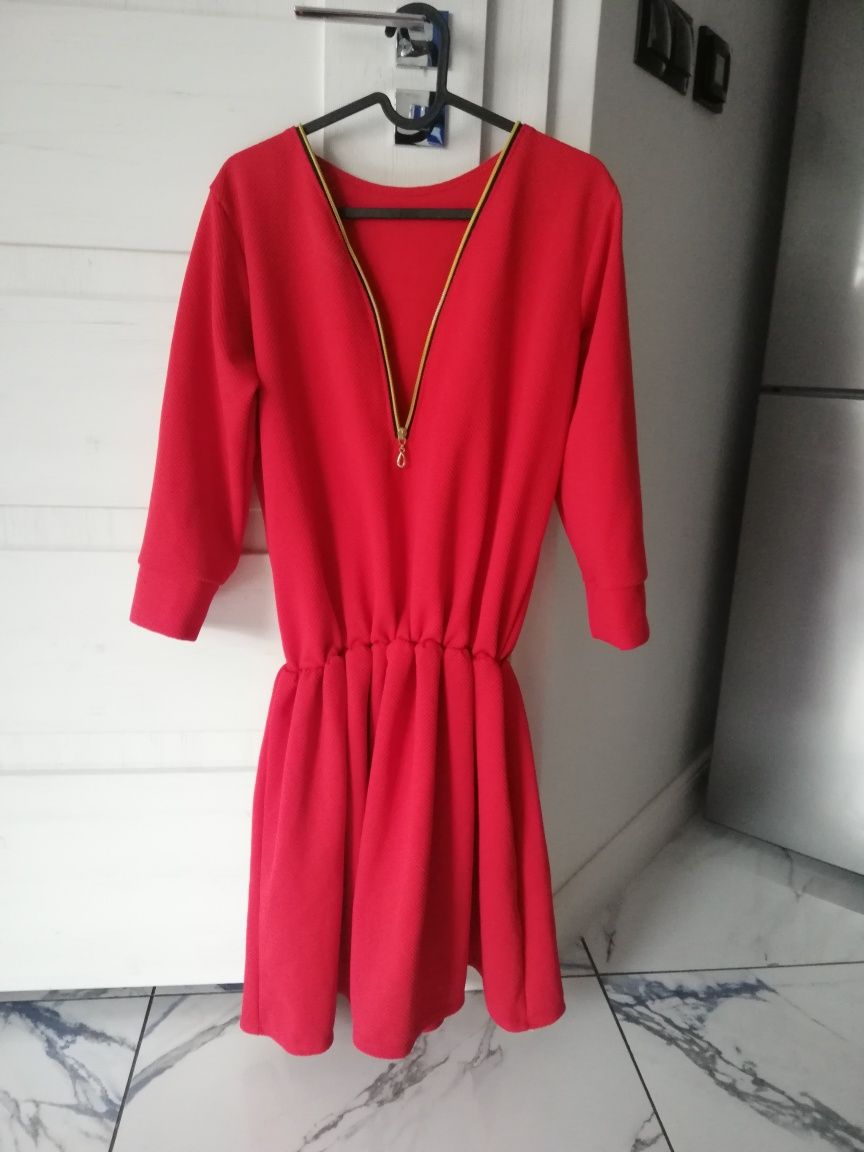Czerwona sukienka Pakuten