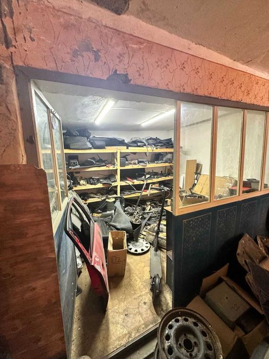 ПРОДАЖ просторого цегельного гаража з ділянкою( у Чернівцях