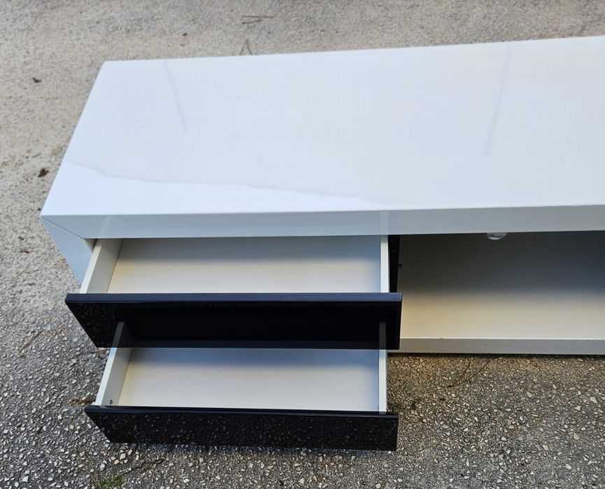 Móvel sala / TV branco e preto lacado