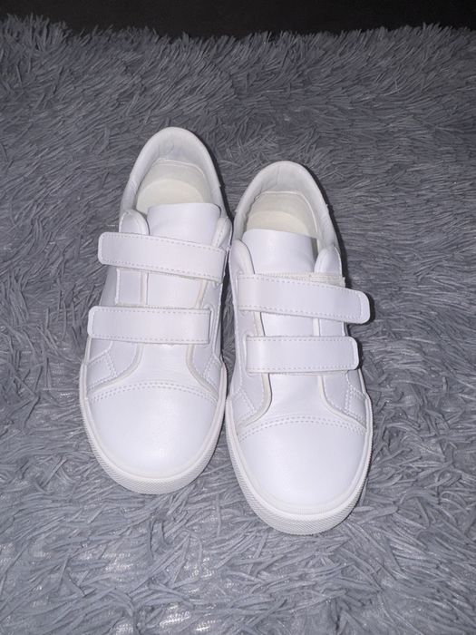 Білі кросівки унісекс
