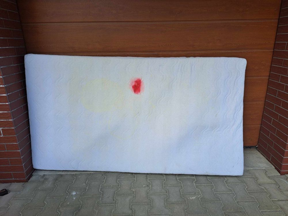 Zadbany materac w bardzo dobrym stanie 110x200