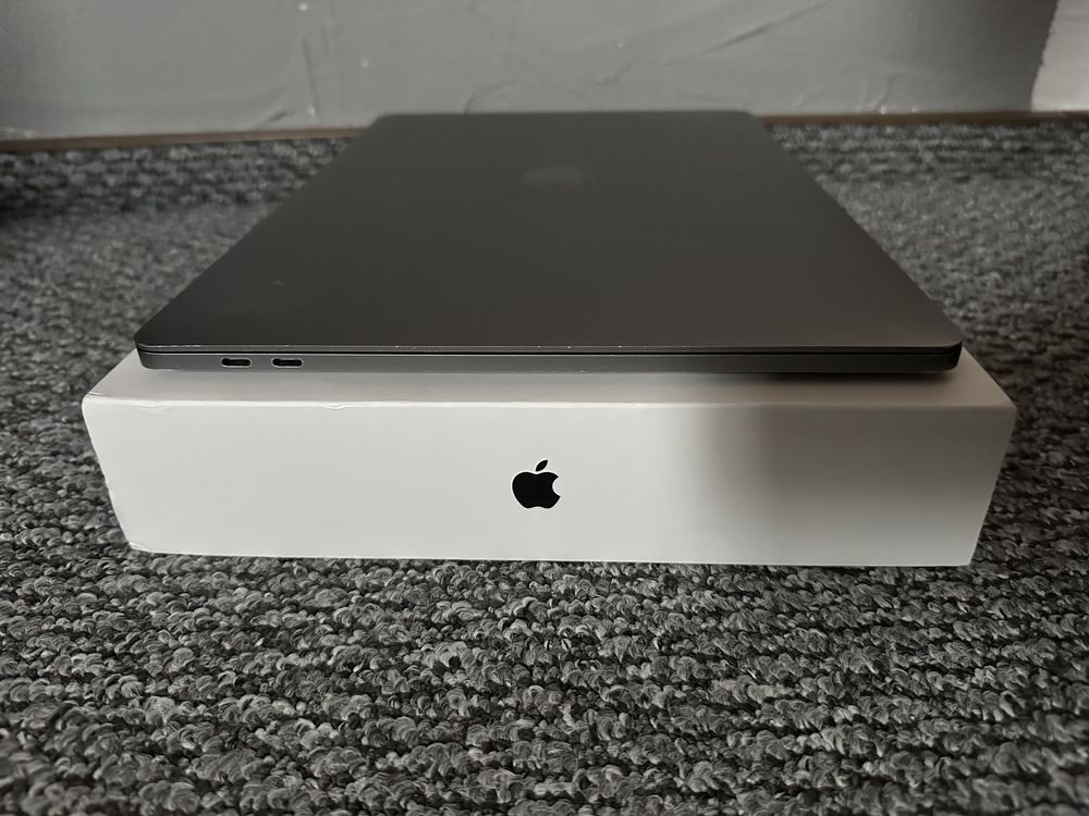 15” MacBook Pro A1707 (2017) - i7/Radeon 560 16/512 + Akcesoria