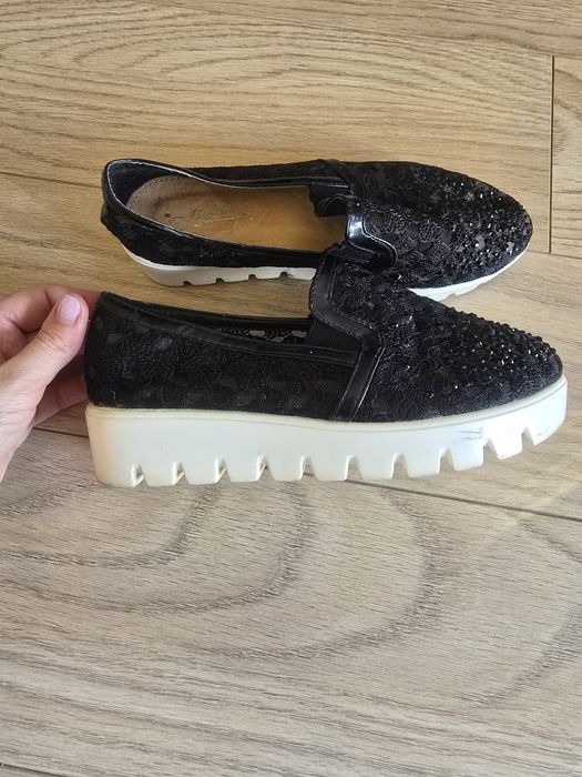 Ażurowe buty na koturnie r. 36