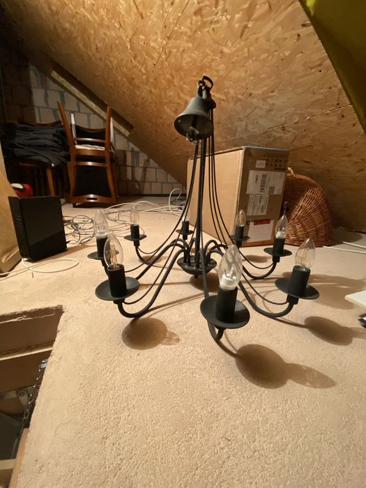 czarna żyrandol wiszący