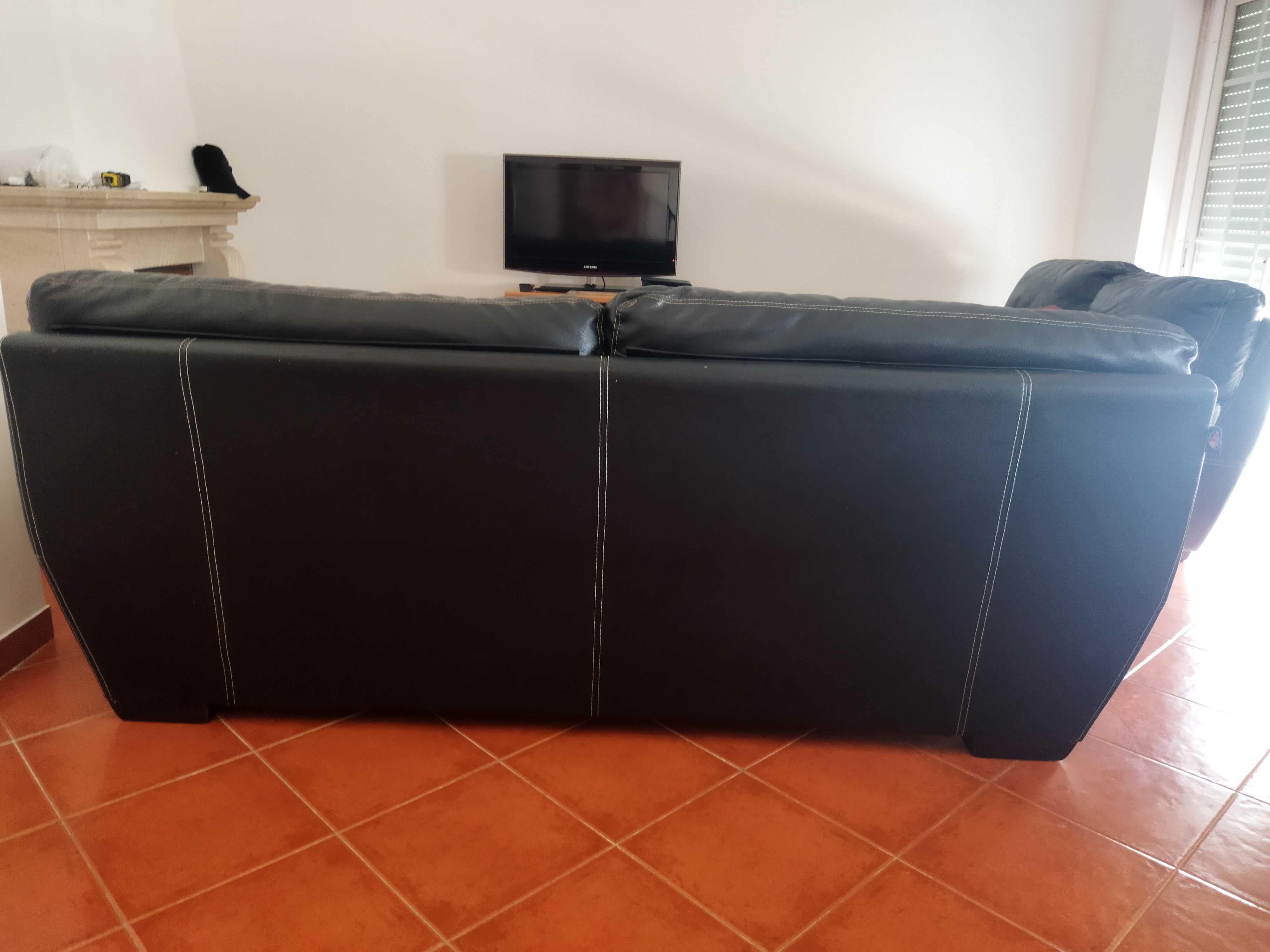 Sofás conjunto 2 e 3 lugares Pele Sintética