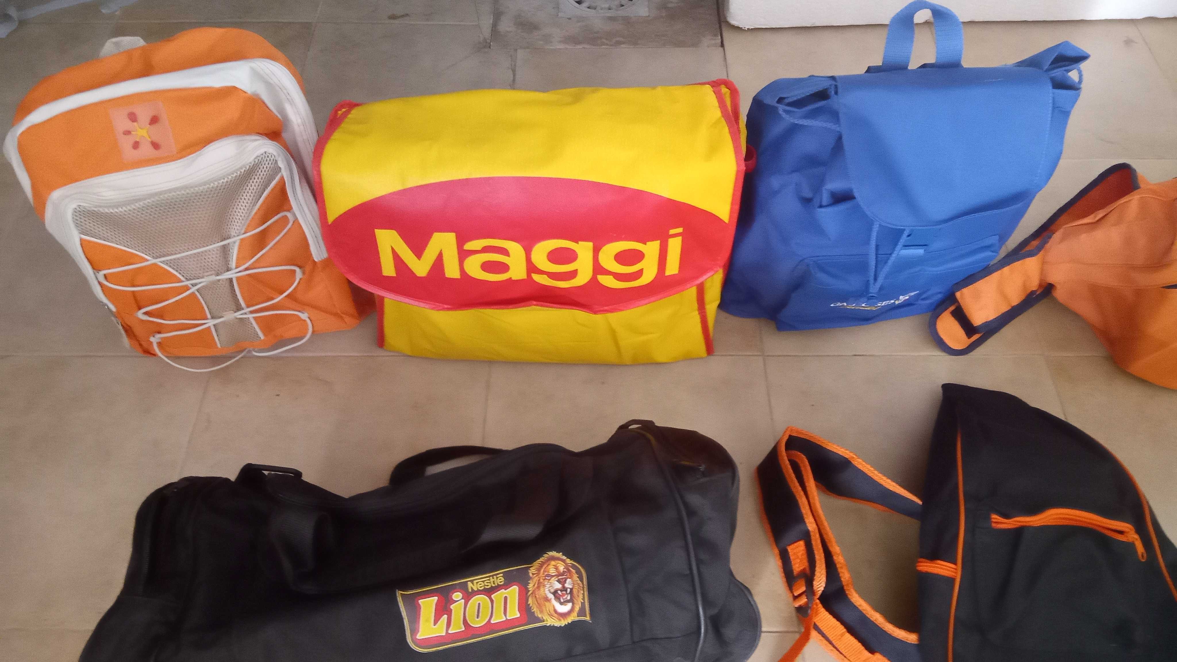 Mochilas, malas e sacolas, cada 5€