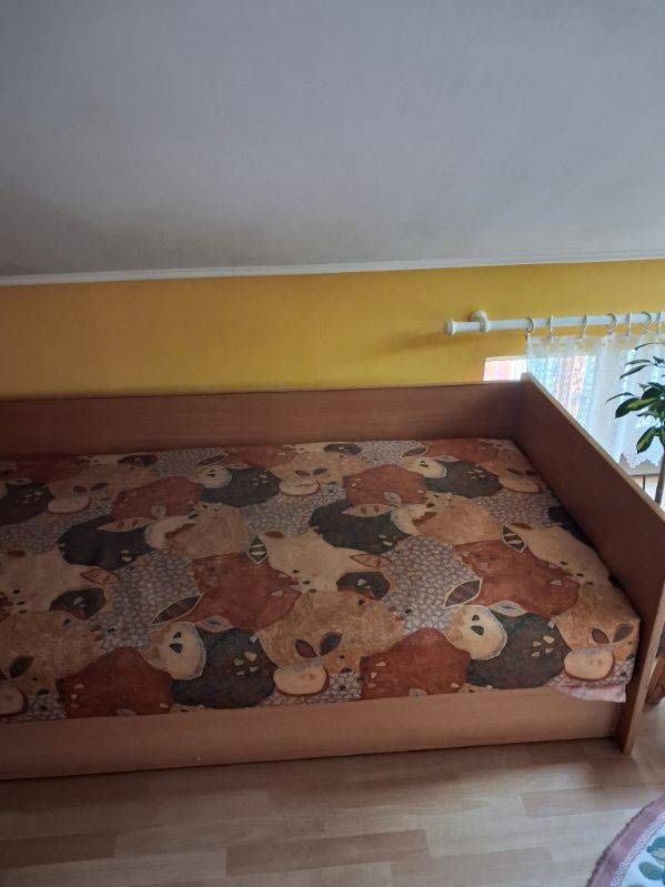 Tapczan jednoosobowy w bardzo dobrym stanie