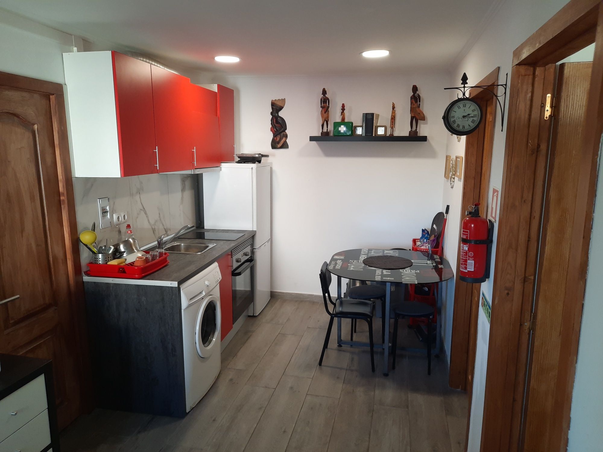 Quarto aluga-se.