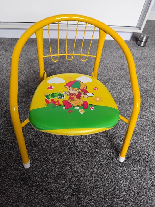 Metalowe dziecięce krzesełko jak nowe