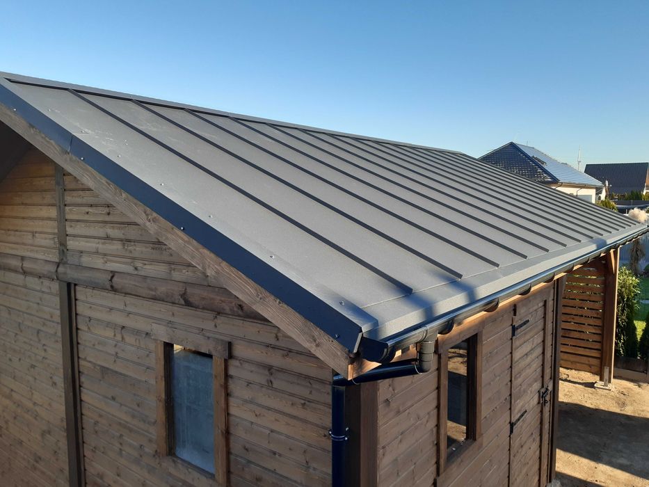 Wiata z domkiem ogrodowym