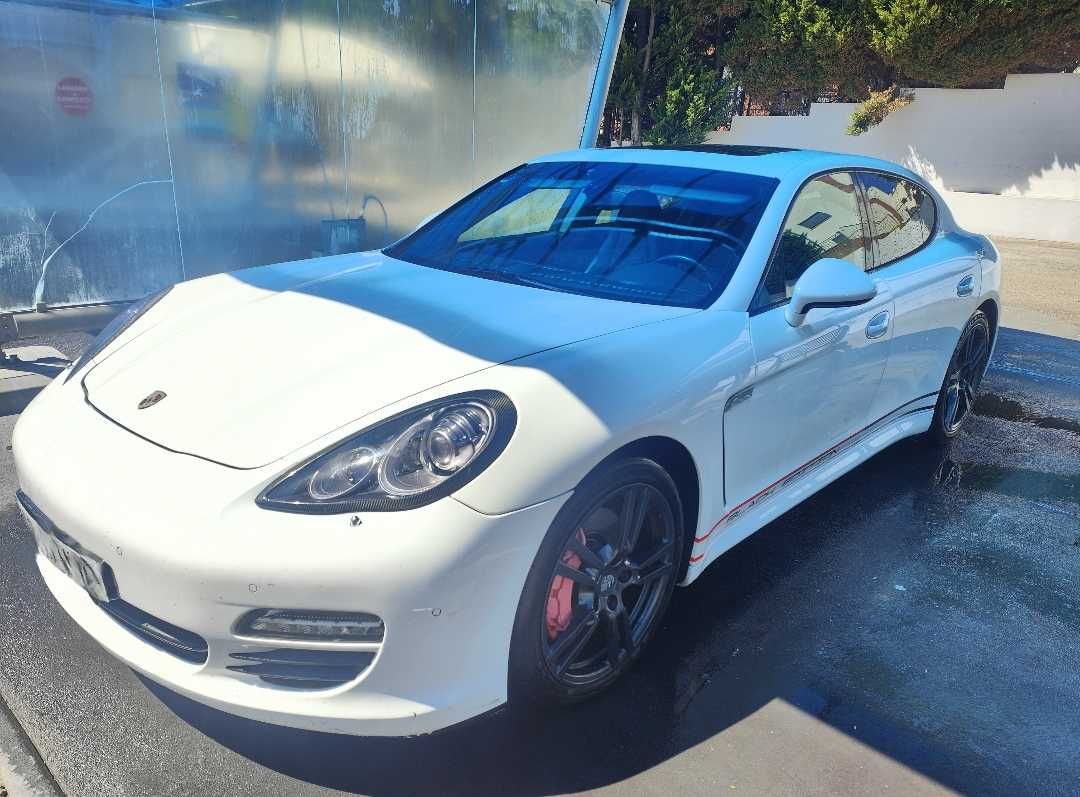 Porsche Panamera Black Edition