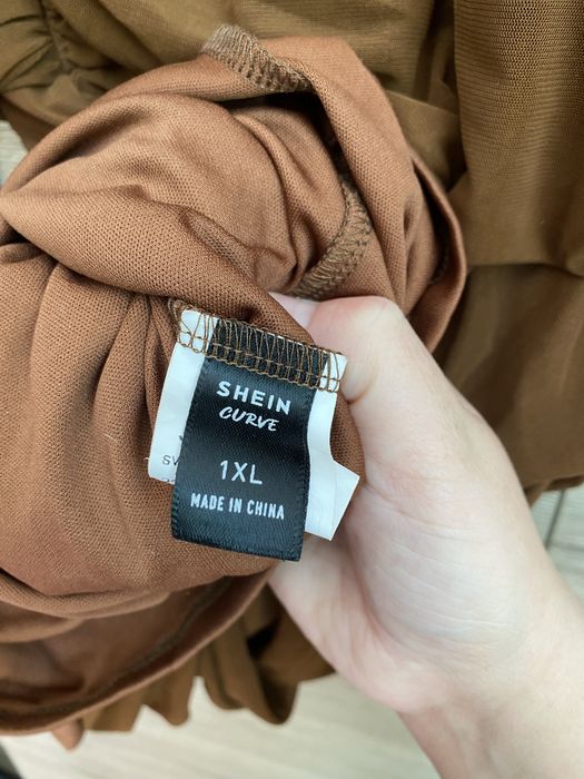 Sukienka kobieca dopasowana marszczona