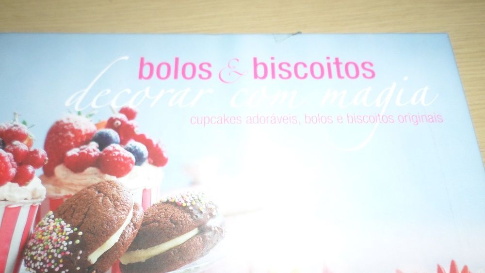 Livro Bolos e biscoitos + capa com receitas