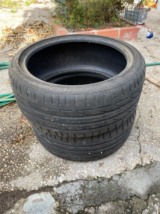 Pneus 225x40x18