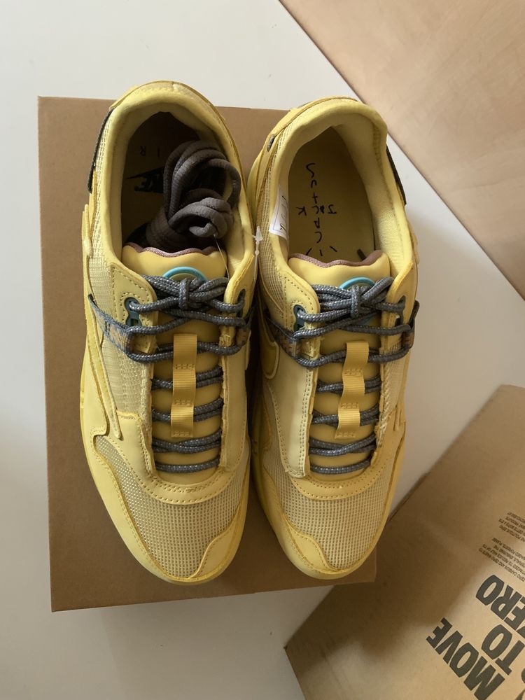 Travis Scott x Nike Air max 1 „Saturn Gold”