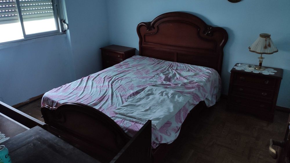 Cama com Mesas de Cabeçeira